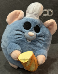 ZURU Snackles Remi Ratatouille Plush Disney Pixar Chef Mouse w Baguette 8”