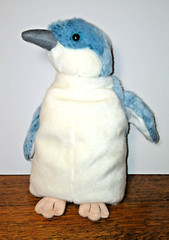 VHTF Wildlife Series Antics blue penguin puppet plush noise movement stuffed 12″