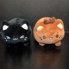 Tasty Peach Meowchi Plush Cat Lot Of 2 – Reindeer & Black Kitty 8″ Aurora
