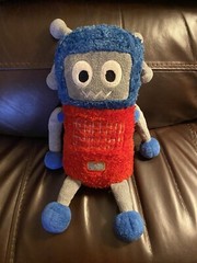 Circo Robot Series 17″ Plush Red Blue Gray 2009 Target Exclusive #D-22