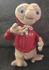 Universal Studios E.T. the Extra-Terrestrial Vintage Plush Soft w/ Red Hoodie
