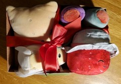 Gigglescape Charcuterie Box – Brie Cheese, Jam, Olives, Square Cracker Plush Set